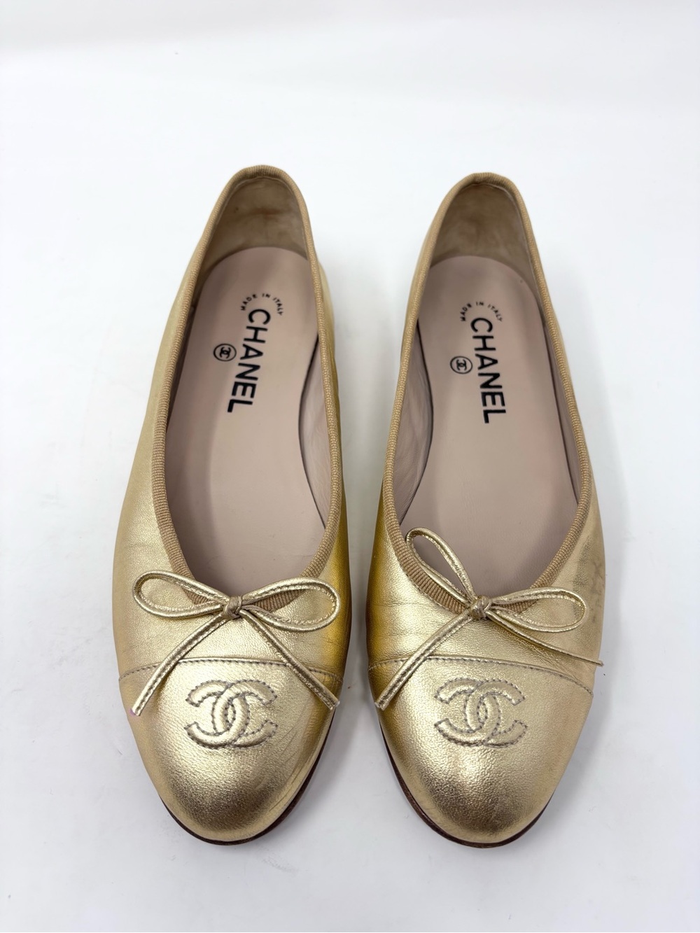 Chanel CC Cap Toe Ballet Flat Bow Gold Metallic Leather 38 EU
